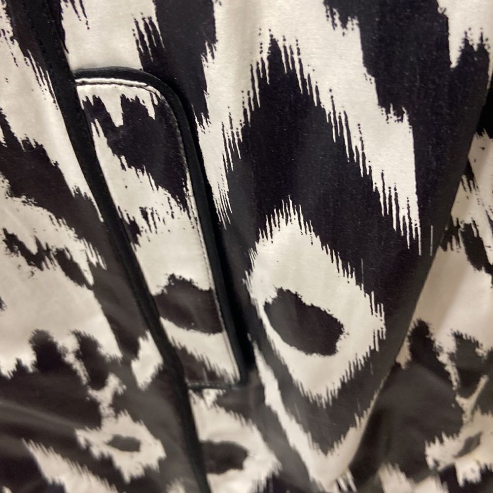 Black and white print jacket by Chicos size 1 - Picture 5 of 7